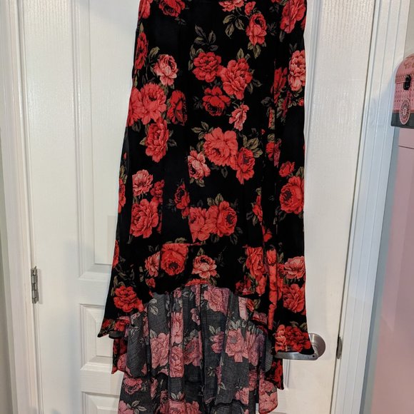 Torrid High Low Challis Red Floral Skirt 1X - Picture 2 of 3